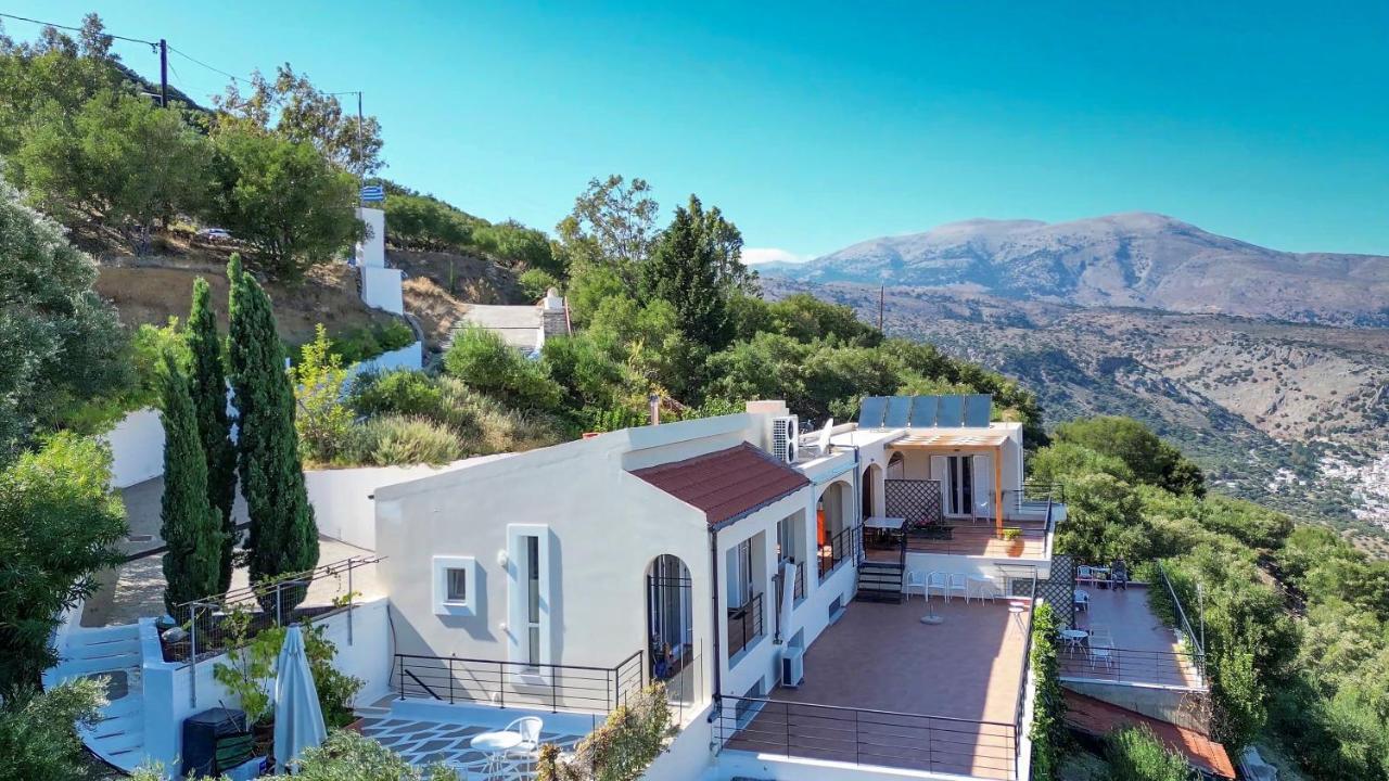 Villa Dio Petres Kroustas 外观 照片