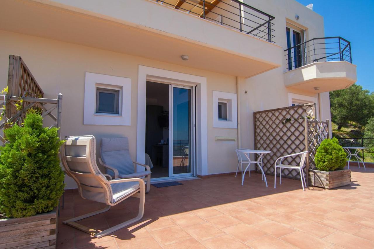Villa Dio Petres Kroustas 外观 照片