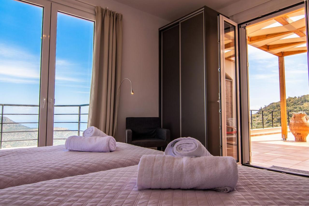 Villa Dio Petres Kroustas 外观 照片