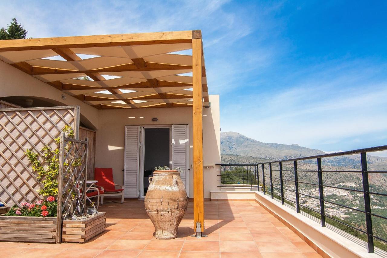 Villa Dio Petres Kroustas 外观 照片