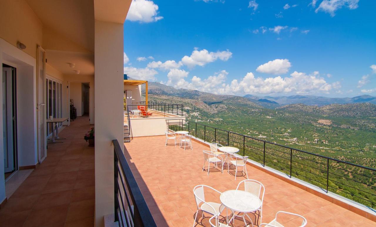 Villa Dio Petres Kroustas 外观 照片