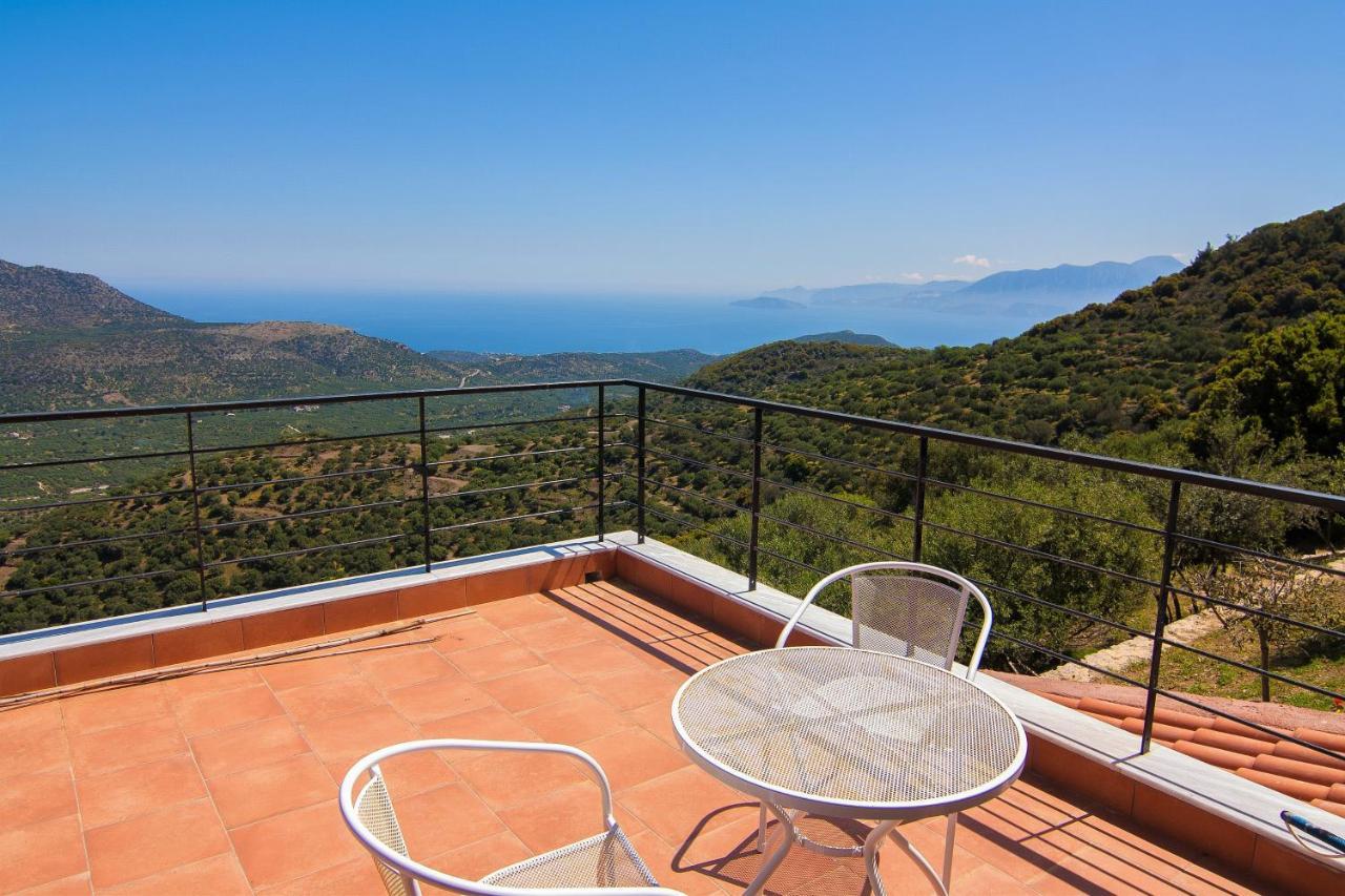 Villa Dio Petres Kroustas 外观 照片